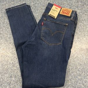 NWT Womens Levi’s Size 8 Short